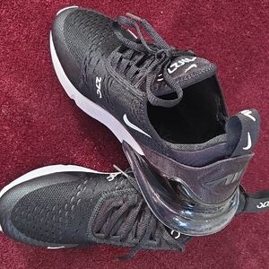 Nike Women's Air Max 270 Shoes
S8ze 8.5